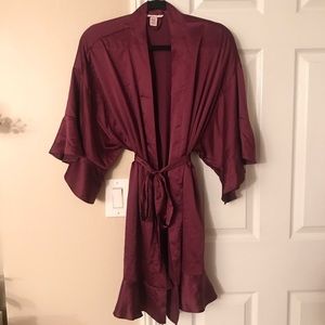 💕Victoria’s Secret Satin Robe M/L💕